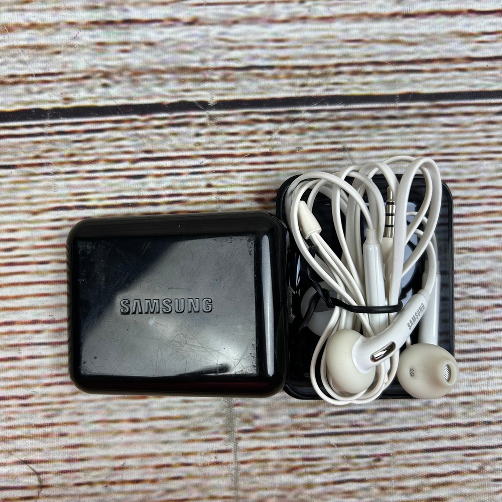 Samsung Wired In-Ear Headphones 3.5mm Jack White with In-Line Mic Control